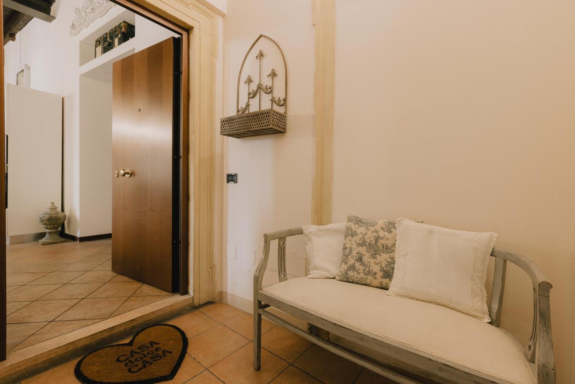 Piazza Erbe Luxury Apartment - Verona — Photos 2